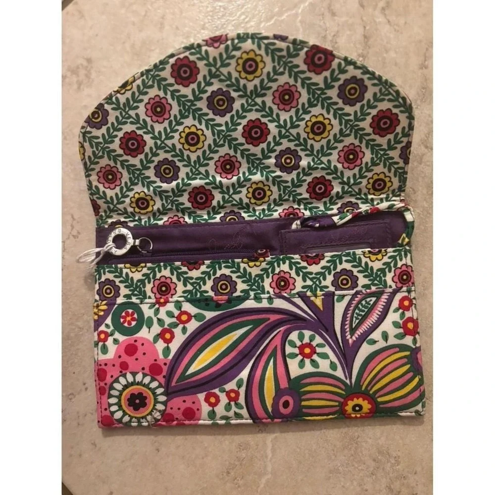 Vivia la Vera Bradley travel envelope floral wallet - Picture 3 of 6
